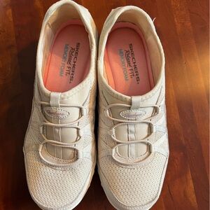 Women’s sketchers relax fit memory foam slip on shoes